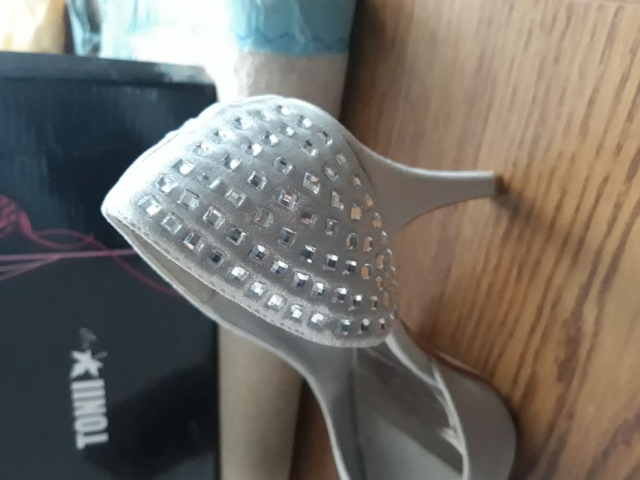 Pantofi dama mai mult de ocazie.