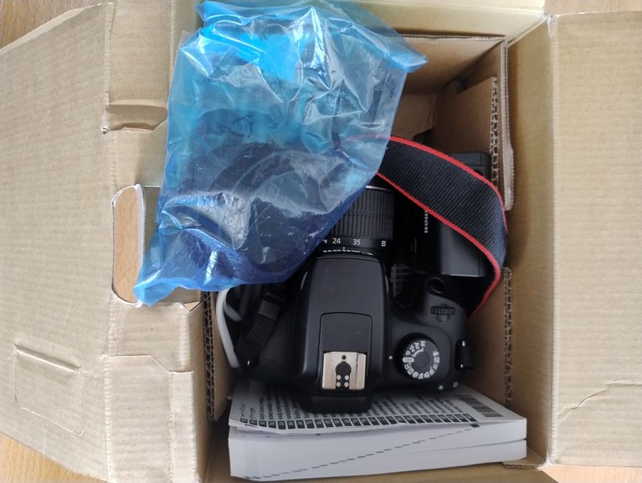 Vând Canon EOS 4000D