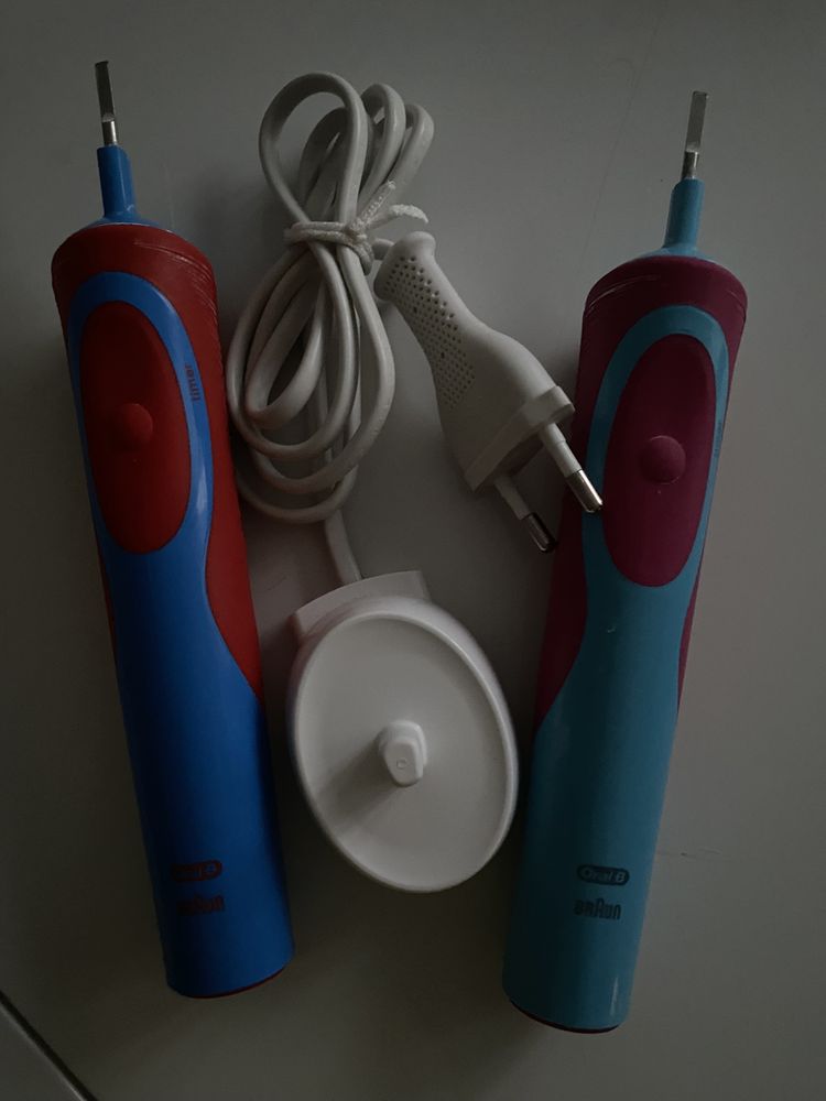 2 Periute electrice Oral B reincarcabile