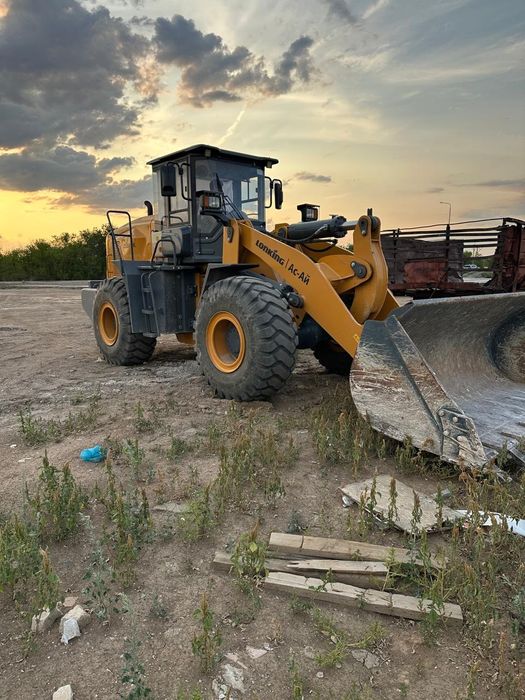 Аренда погрузчика новый 5тонник по выгодным ценам  работаем без выходн