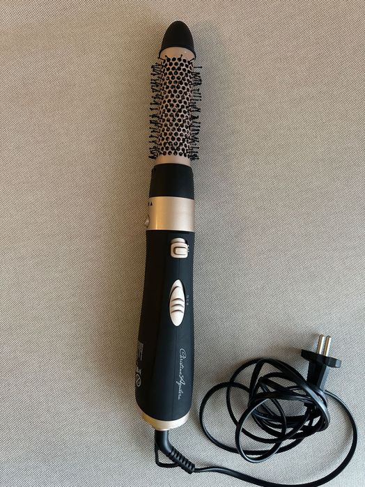 Perie cu aer cald pentru păr – Christina Aguilera