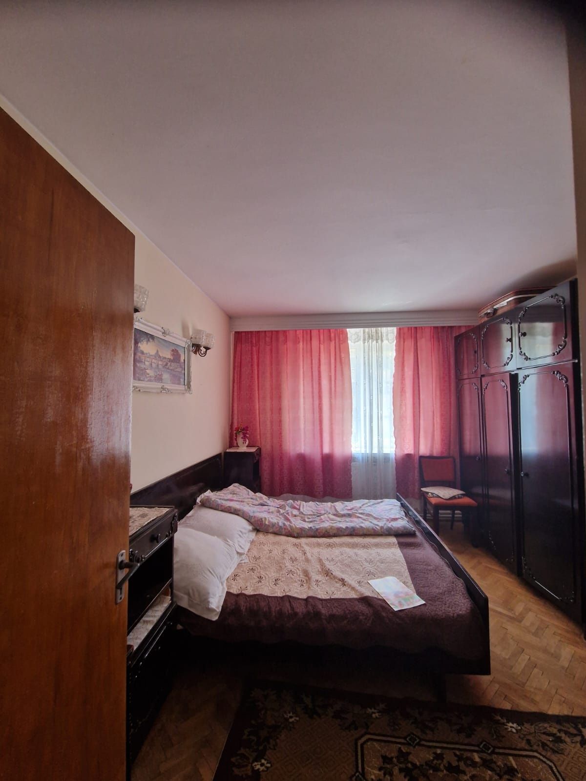 Apartament 3 camere, semidecomamdat, bld Traian, etaj 2 din 10, pf
