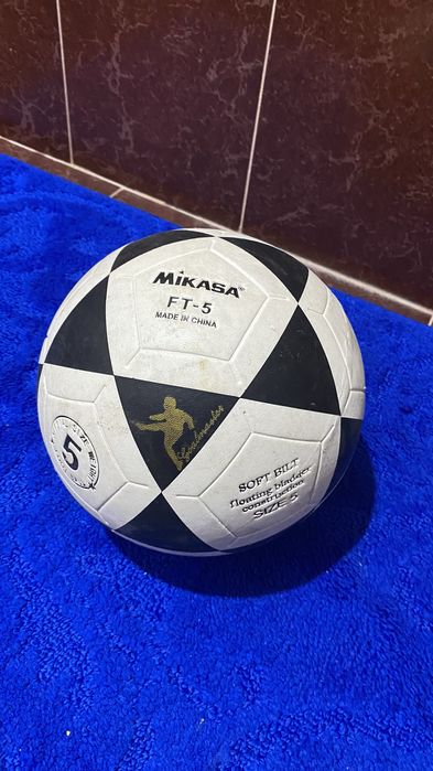 Футбольный мяч Mikasa