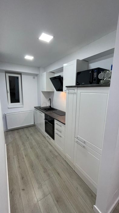 Închiriez apartament cu doua camere
