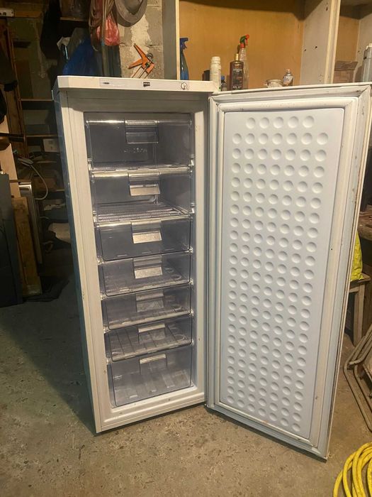 Vând congelator 7 sertare