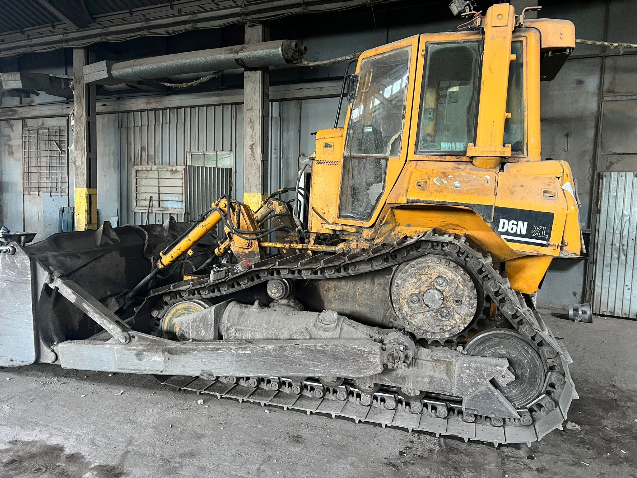 Dezmembrez  Buldozer Caterpillar D6N