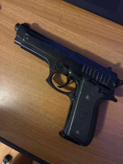 Pistol airsoft TAURUS KWC arc
