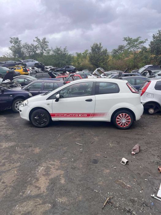 Фиат Пунто 1.4 бензин 2013 година на части