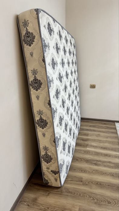 Матрас(почти новый)