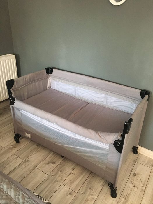 Vând pătuț pliabil