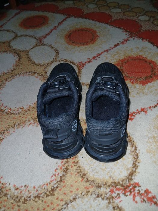 Adidași de muncă cu fier în vârf