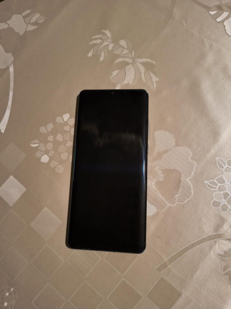 Vând telefon impecabil