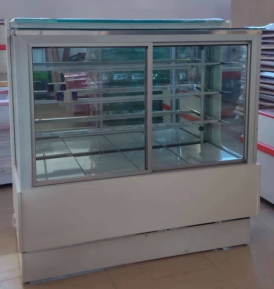 Кондитерские витрины холодильные стеллажи полки выпечка торт миксер