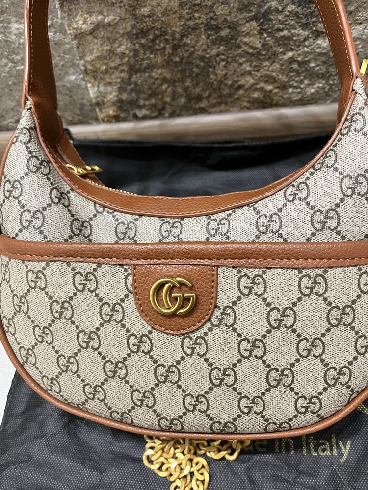 Чамта Gucci естествена кожа
