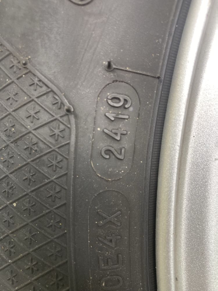 16 цола джанти със зимни гуми 205/55R16 за Волво
