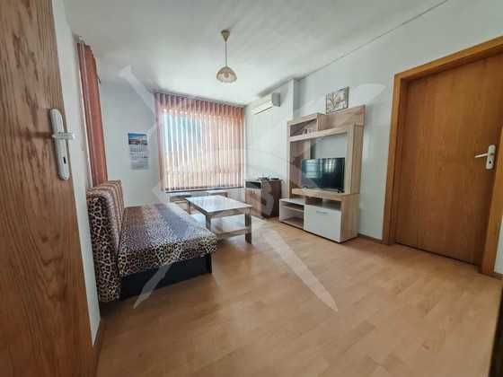 Дава се под наем Двустаен апартамент в Варна, Базар Левски - 60 кв.м за 450 € - Снимка #1