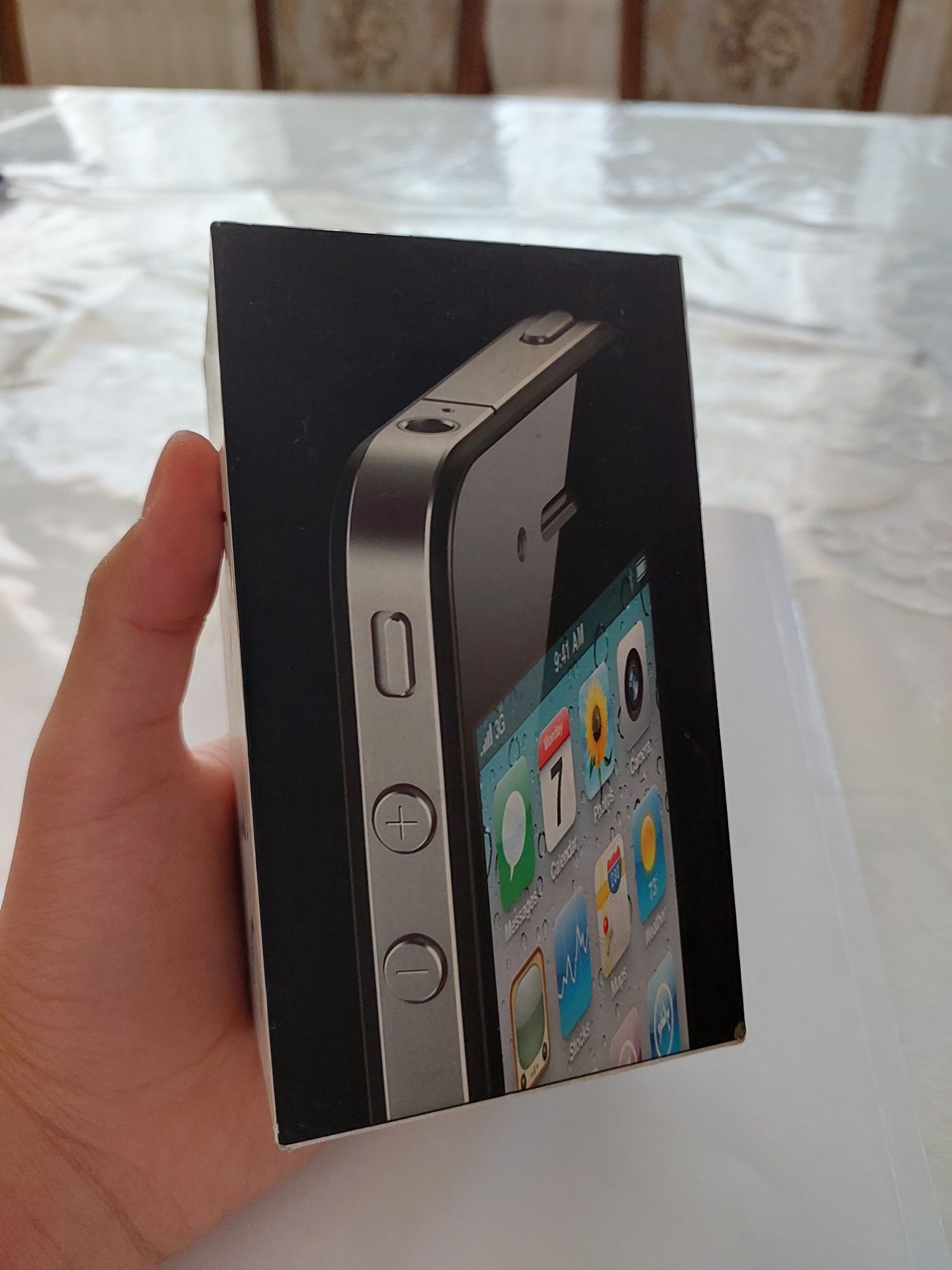 Iphone 4S sotiladi
