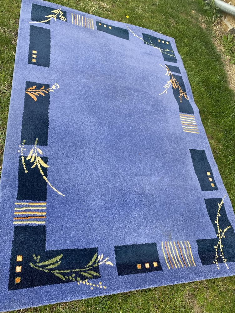 Персийски килим втора употреба. Размери 2,40 дължина и 1,60 ширина