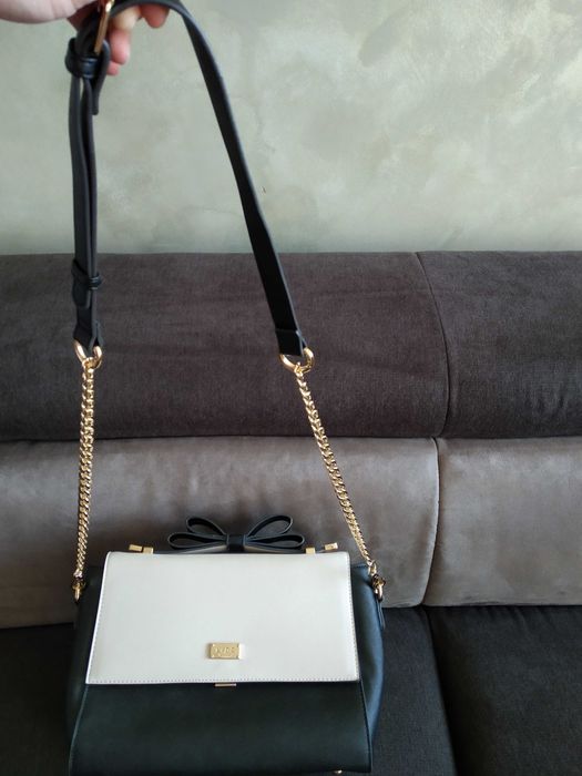 Продавам елегантна оригинална дамска чанта