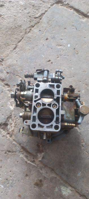 Gaz24 volga automobile vositasini karbirator qismi