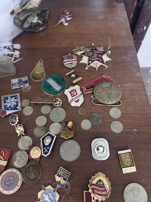 Продам значки монеты ссср