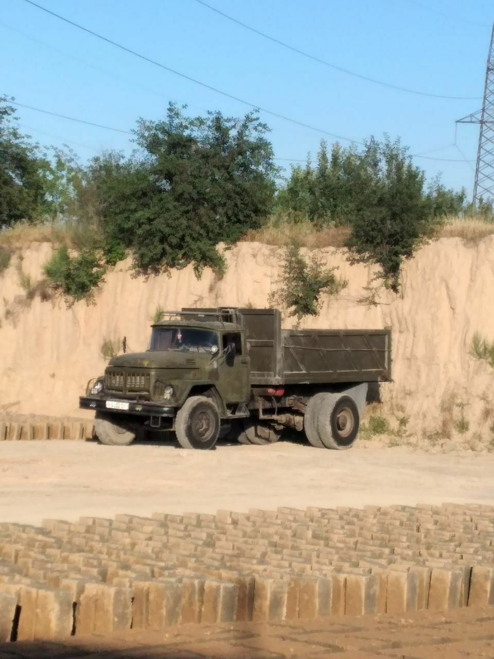 Zil selxoz sirochni sotiladi