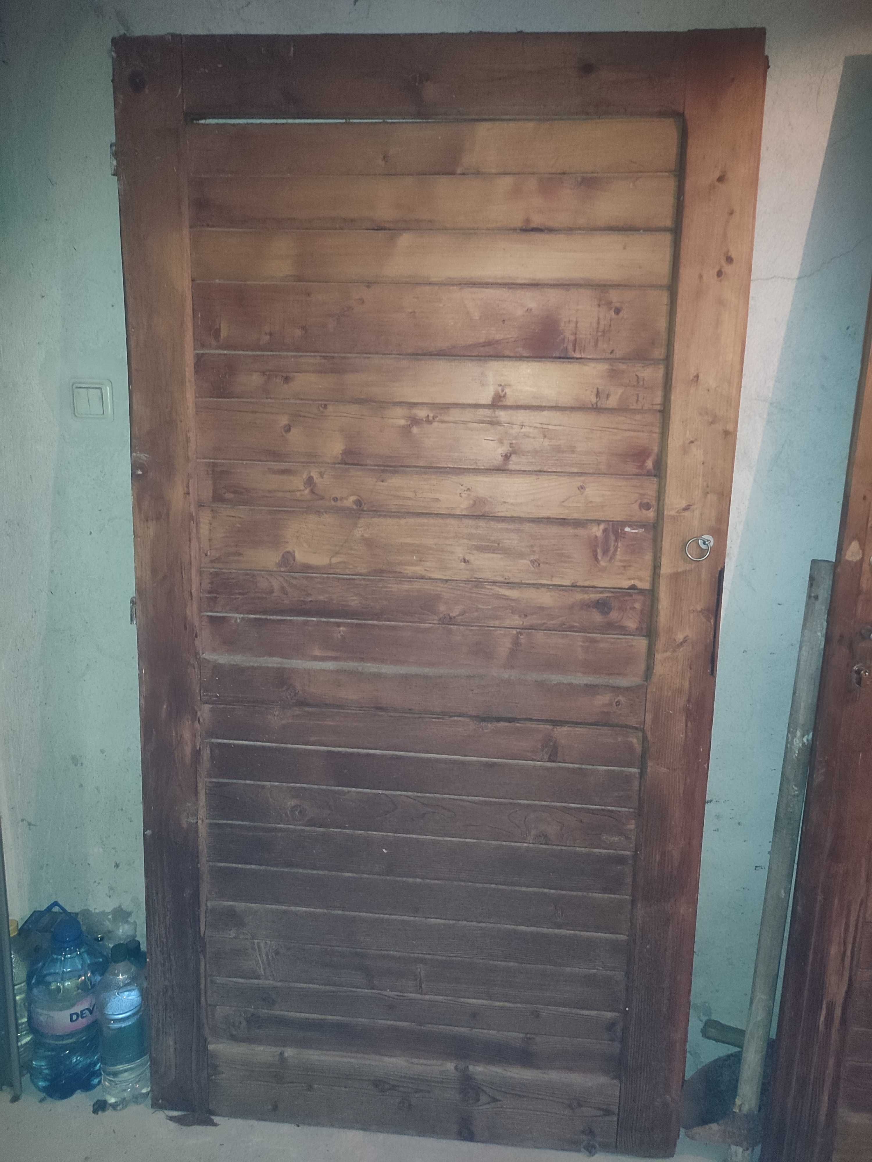Дървена гаражна врата