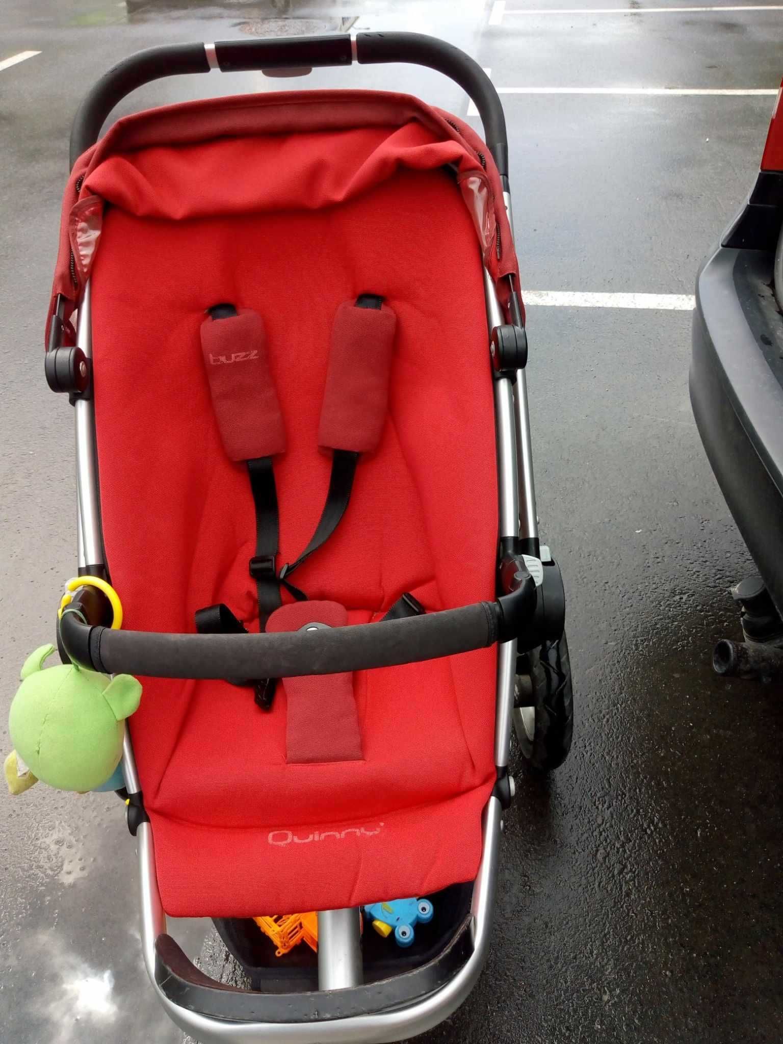 Червена количка Quinny