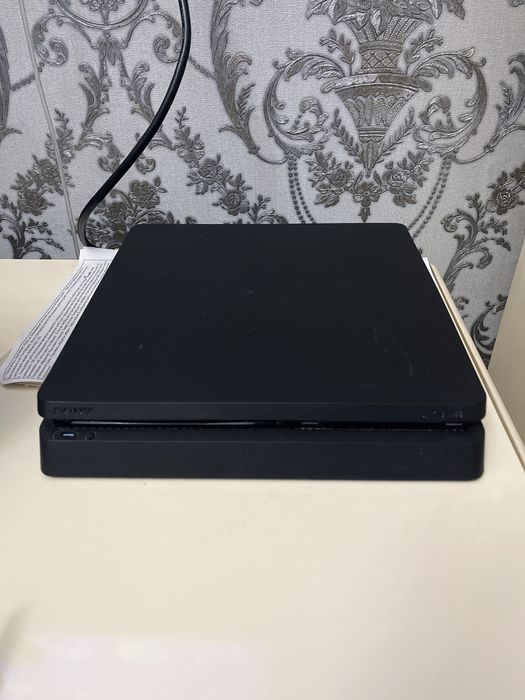 Срочно Продам PlayStation 4 + Диски Игр!