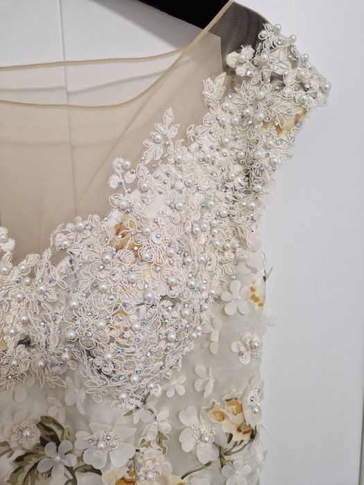Rochie cu flori, perle și dantelă, mărimea 38-40