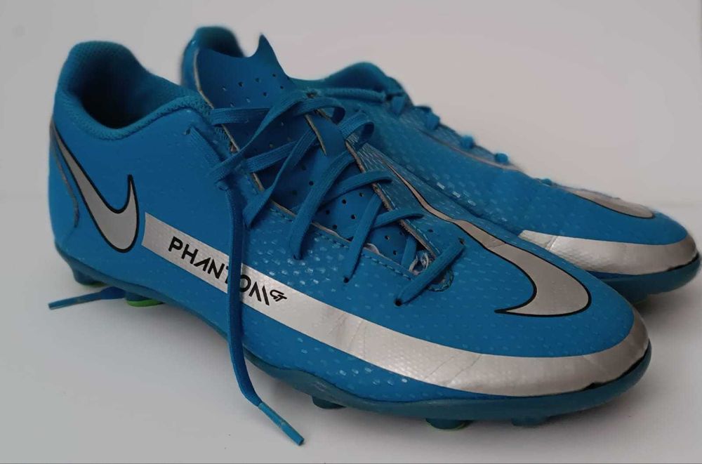 Ghete de fotbal Nike Phantom
