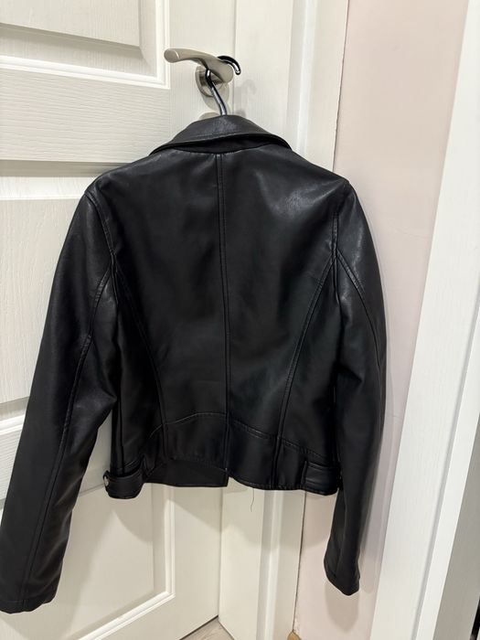 Черно кожено яке