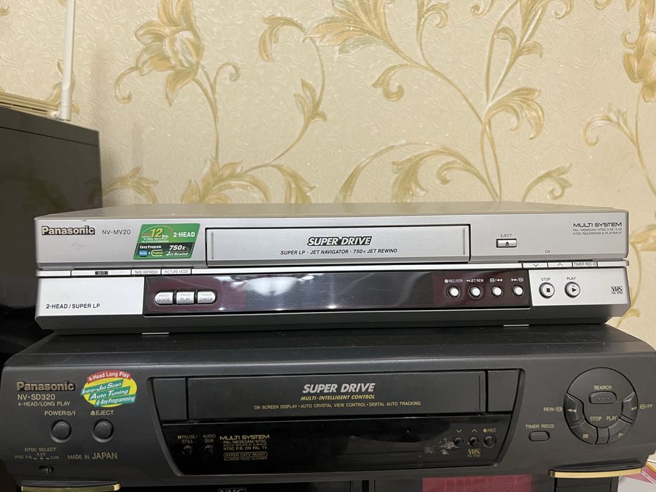 Видеомагнитофон Panasonic