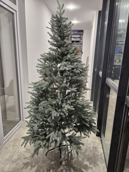Продам ёлку искусственную