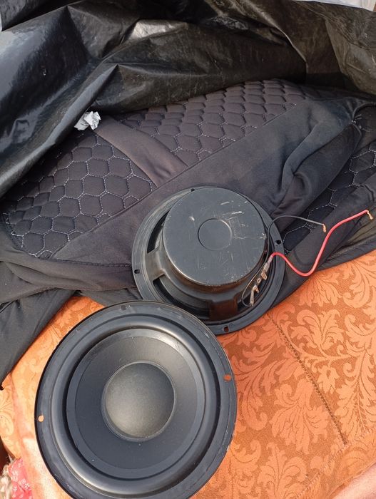 Продам басс калонки по 50ват сняли с буфера