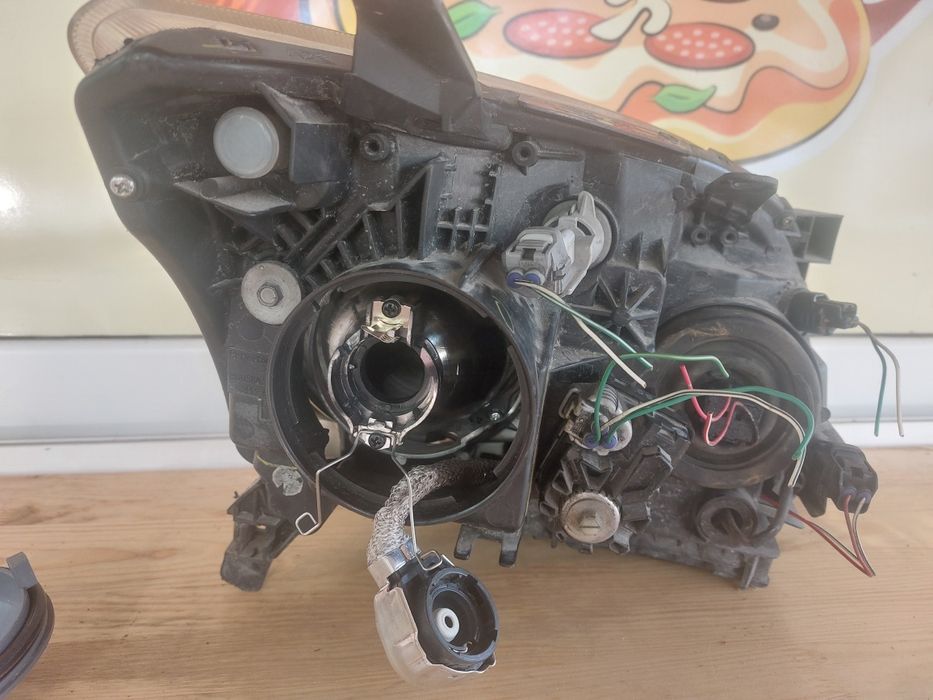 Ляв фар Тойота Авенсис Т25 фейслифт ксенон