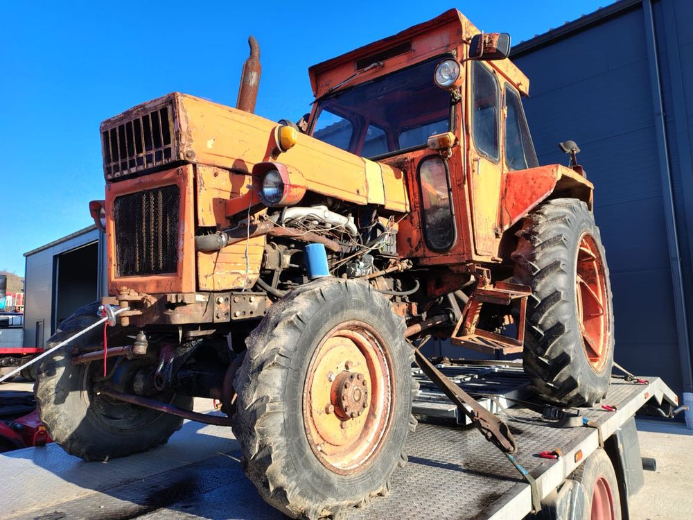 Dezmembrez Tractor U 651 4x4 cu motor Saviem