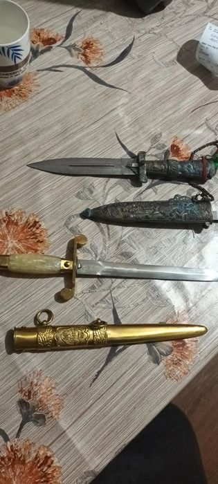 Arta se vinde cutit vechi