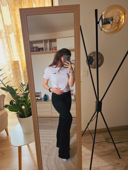 Colanti Nike evazați