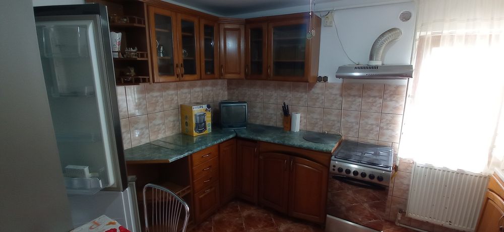 Închiriez apartament 3 camere complet mobilat