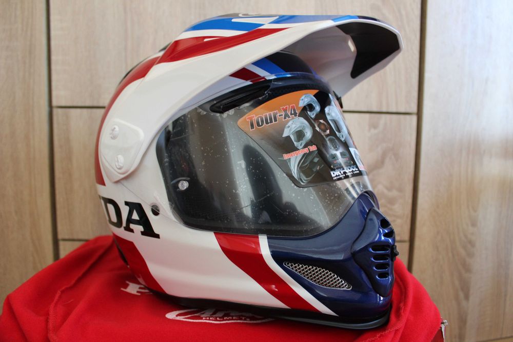 Каска Arai Tour X4