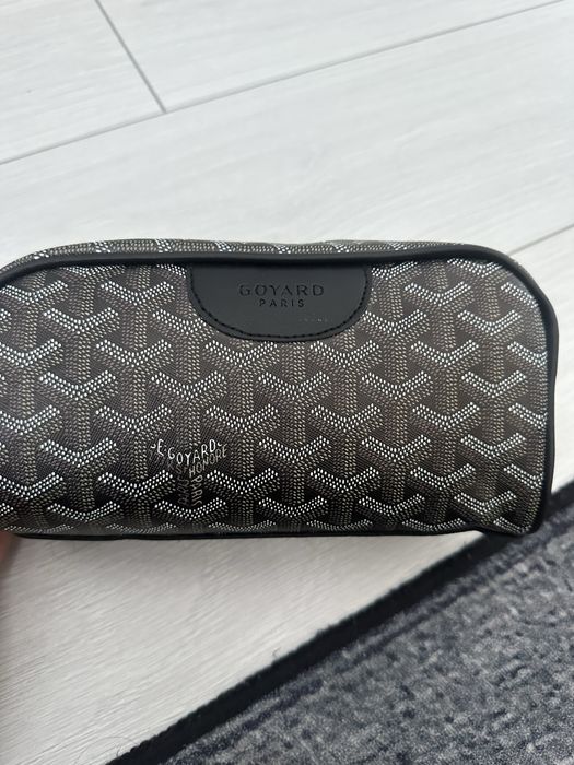 Кожен насесер на Goyard Paris