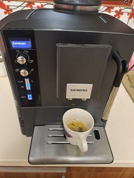 Vând espresor siemens EQ5