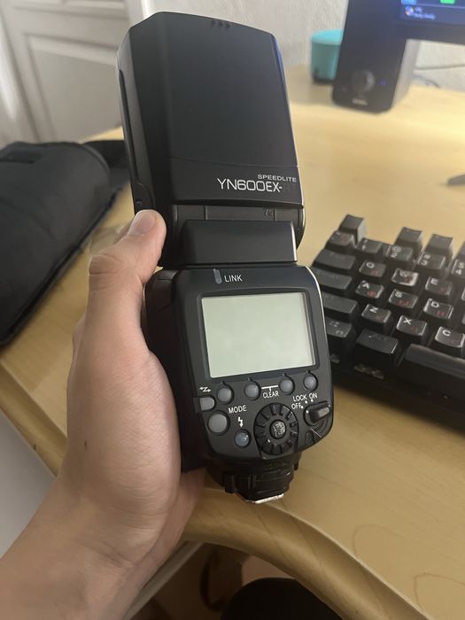 Продам вспышку рабочая