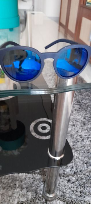 Vând ochelari de soare