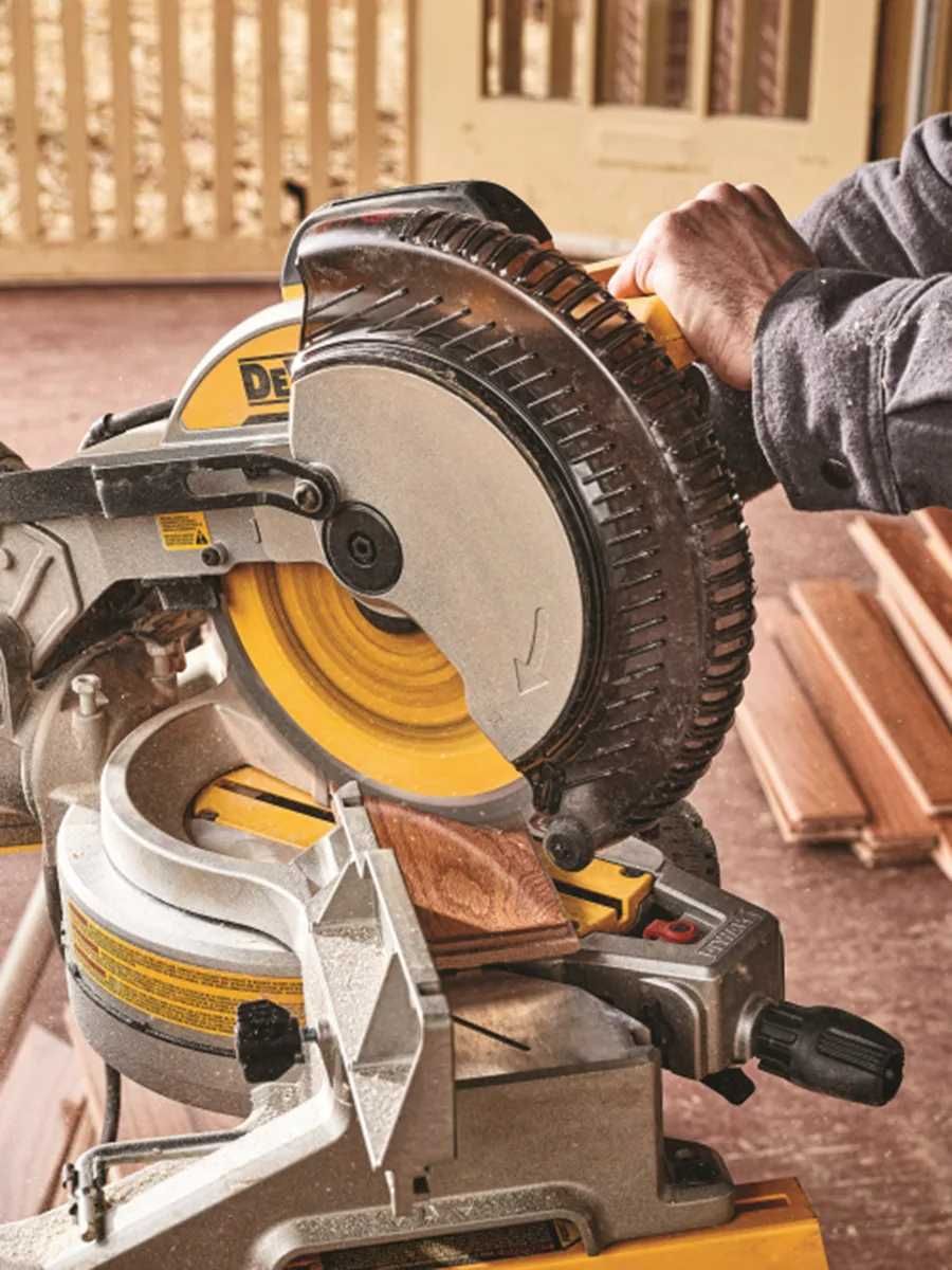 Пила торцовочная 254мм DeWalt DW714-KS