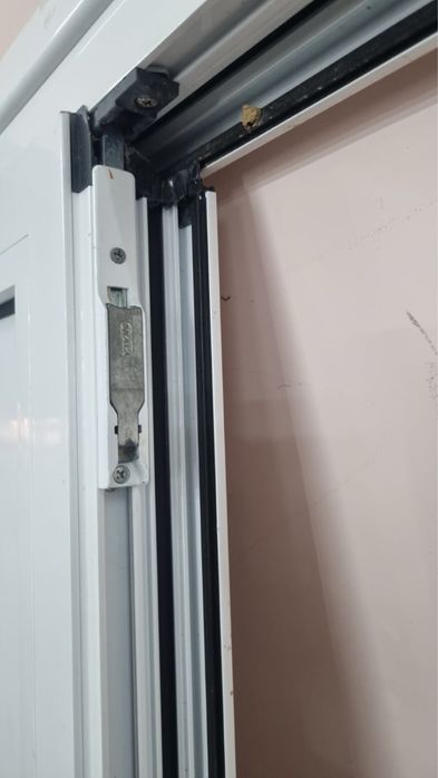 Алуминиева врата.