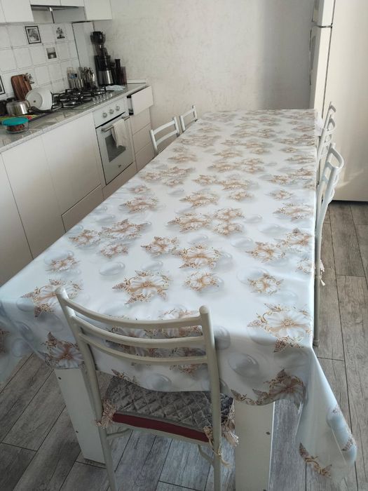 Кухонный стол со стульями