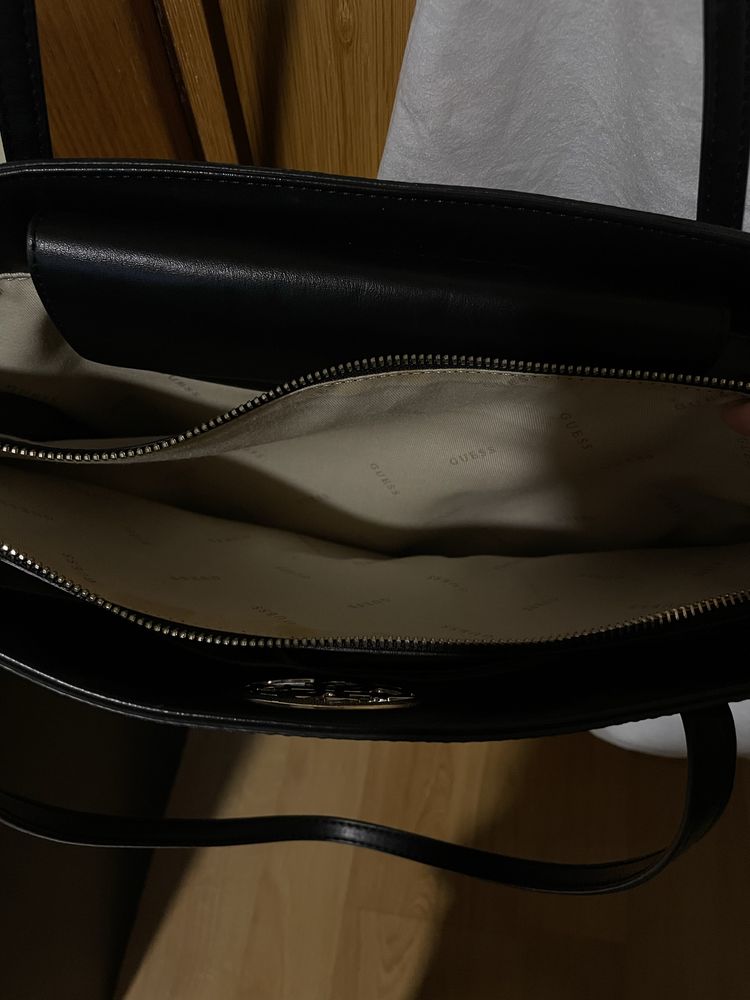 Дамска чанта Guess