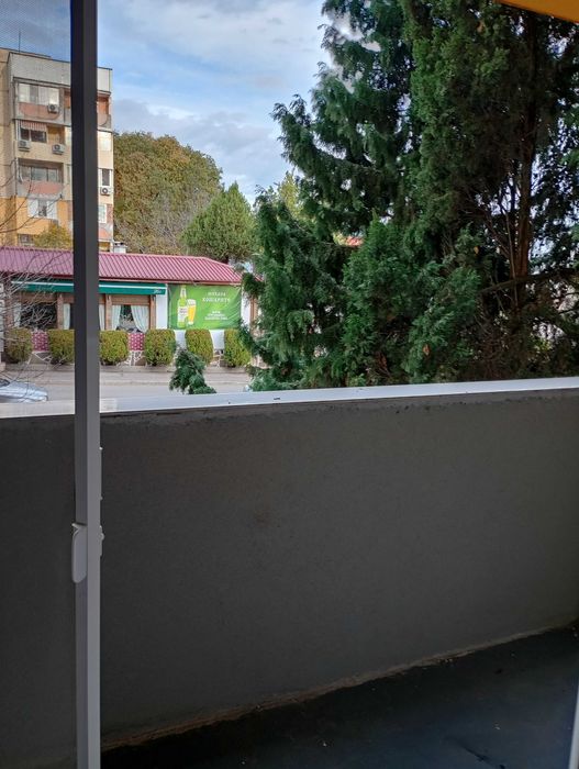 Давам под наем тристаен апартамент в кв Железник